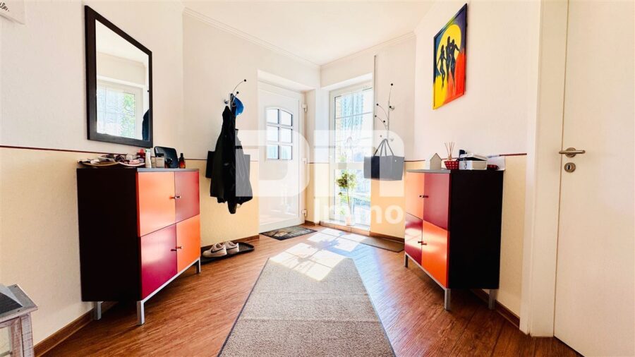 Hochklassiges Einfamilienhaus mit Einliegerwohnung in Bestlage auf großem Traumgrundstück - EG Flur / Diele / Windfang